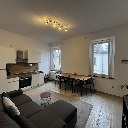 Apartment Easy 2 - A 2 Passi Dal Centro *