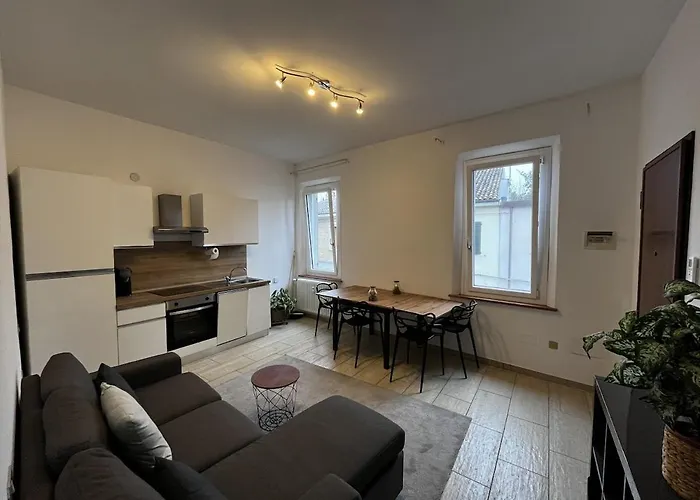 Apartment Easy 2 - A 2 Passi Dal Centro *